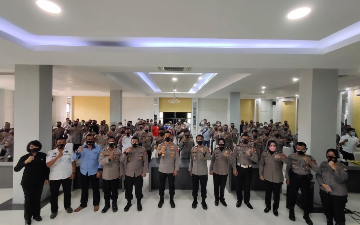 Foto bersama usai penandatanganan Komitmen bersama,  pembangunan zona integritas menuju WBK dan WBBM