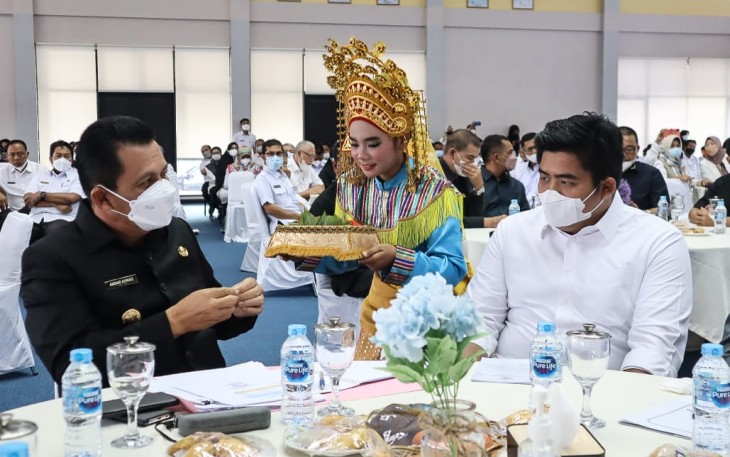 Gubernur Kepri, Ansar Ahmad, saat membuka Musrenbang tingkat Kabupaten Bintan, didampingi Plt Bupati Bintan, Roby Kurniawan