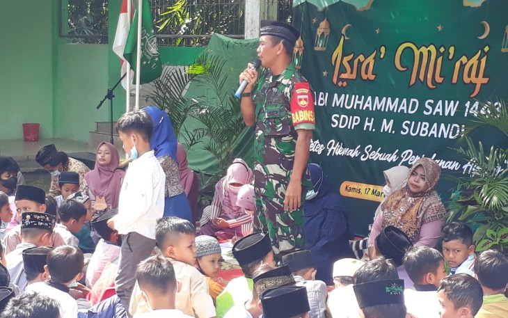 Babinsa Mengisi Ceramah Pengajian Peringatan Isra' Mi'raj