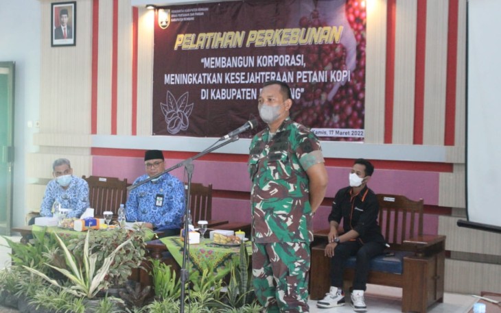 Babinsa Kodim 0720/Rembang Pelatihan Perkebunan Kopi