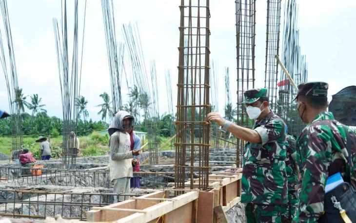 Pangdivif 2 Kostrad Tinjau Lokasi Pembangunan Yonif R 515/MK dan Sambangi ke Yonif R 514/SY Kostrad