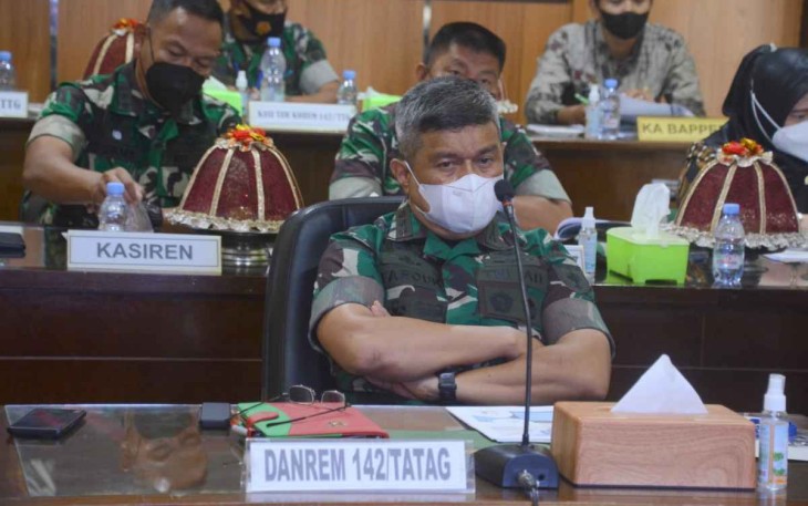 Danrem 142/Tatag Bersama Bupati Pasangkayu dan Ketua DPRD Vidcon dengan Aster Kasad