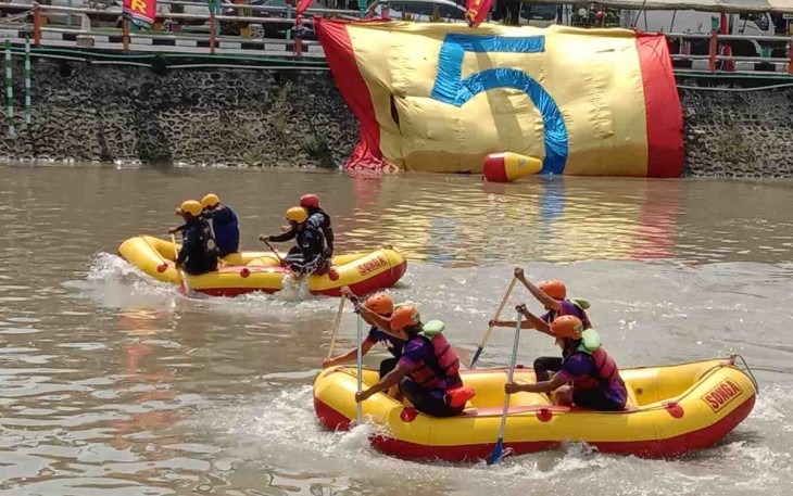 Tim Dayung Kolinlamil Ramaikan Ajang Rubber Boat Race dan Obstacle Slalom 2022