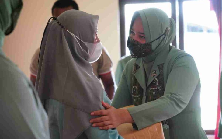 Ketua Persit KCK Koorcabrem 121 PD XII Tanjungpura Gelar Do'a Bersama dan Santuni Anak Yatim Piatu