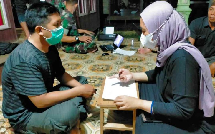 Serbuan Vaksin Tim Mobile Kodim 1002/HST 