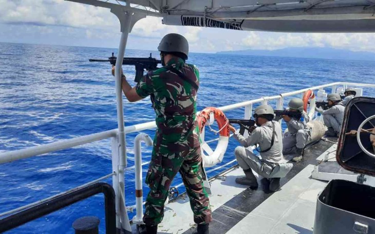 Asah Kesigapan Bakamla, Yonmarhanlan IX Latih Menembak Senjata Dasan DSAR - 15P