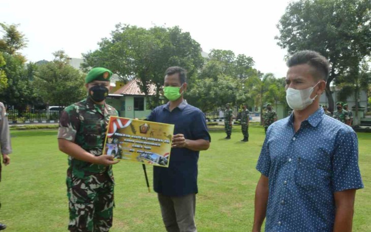 Cairkan BTPKLWN TNI Tahun 2022, Dandim 0802/Ponorogo Serahkan Secara Simbolis