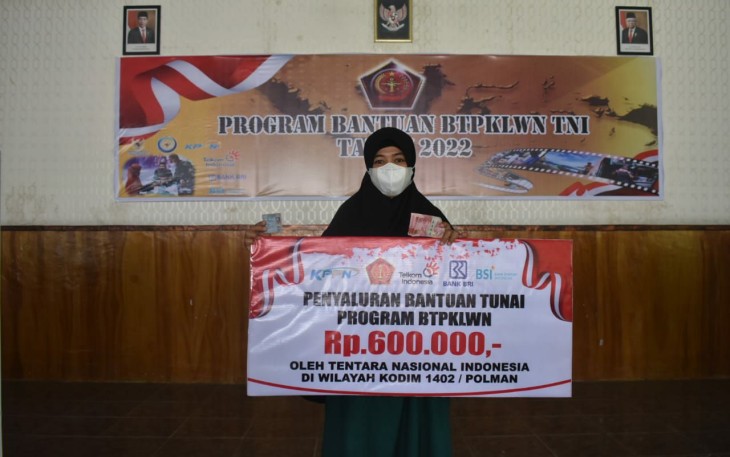 Kodim 1402 Polman Salurkan Dana Bantuan Pedagang Kaki Lima