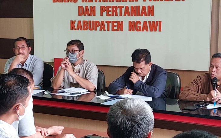 Kementan Bersama Kostraling dan Bulog Lakukan Serap Gabah di Ngawi