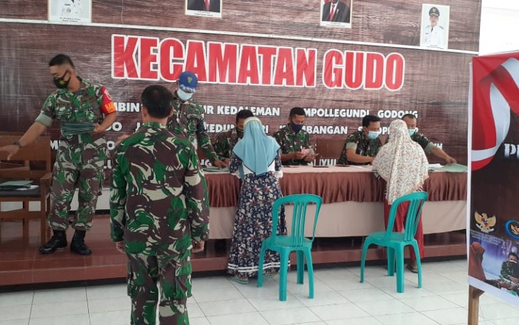 1100 Pedagang Kaki Lima dan Warung Terima BTPKLW -TNI di Koramil 0814 - 04 Gudo Kab. Jombang
