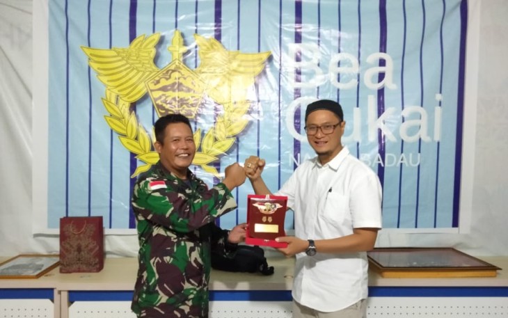 Dansatgas Yonif 144/JY Hadiri Perpisahan Kepala KPPBC TMP C Nanga Badau 