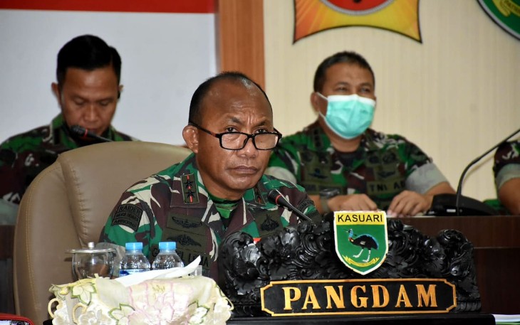 Pangdam Kasuari Ikuti Vicon Dengan Panglima TNI Bahas Distribusi Bantuan Tunai PKLWN