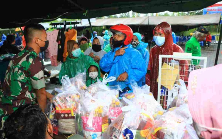 Lanud Abdulrachman Saleh Gelar Pasar Murah  