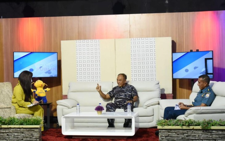 Danlantamal VII (tengah) menjadi narasumber talk show di TVRI Kupang NTT, Rabu (20/4/22) 
