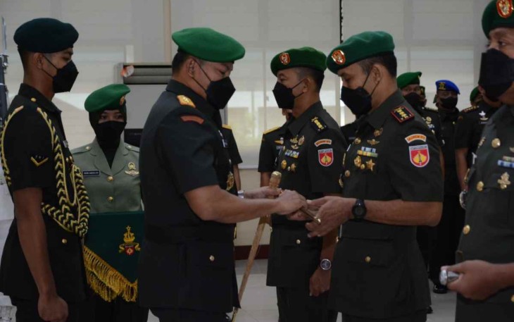 Pangdam IV/Dip pimpin sertijab Danrem 073/Mkt