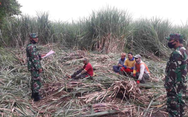 Babinsa Ngrambe sosialisasi Vaksinasi Booster. Minggu (24/4/2022)