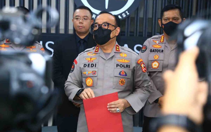 Kadiv Humas Polri saat memberikan respons hasil survey Charta Politika di Mabes Polri. Selasa (26/4/2022)
