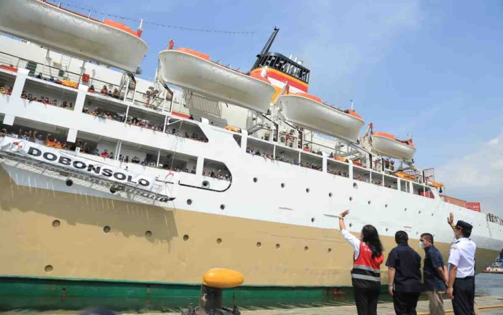 Lepas keberangkatan pemudik gratis dengan kapal KM Dobonsolo dari pelabuhan Tanjung Priok. Selasa (26/4/2022)