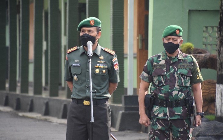 Kolonel Inf  Purnomosidi, S.I.P., M.A.P., pimpin apel pagi perdana di Makorem 073/Makutarama 