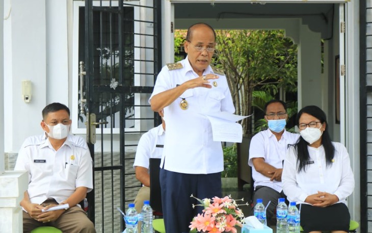 Wakil Bupati Samosir, Drs. Martua Sitanggang, saat menyampaikan sambutan