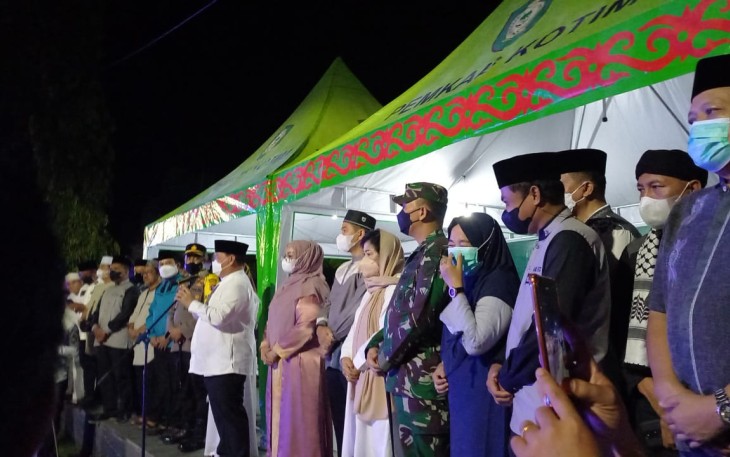 Dandim Sampit dampingi Bupati Kotim lepas takbir keliling. Minggu (01/05/2022)