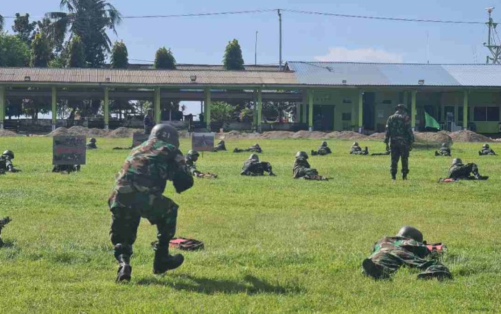 Siswa Dikmata TNI AL asah naluri bertempur latihan menembak. Senin (09/05/2022)