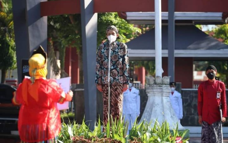 Wakil Bupati Trenggalek, Syah Muhamad Natanegara, saat menjadi Irup pada Hardiknas di Alun - Alun Trenggalek, Jum'at (13/5/2022).