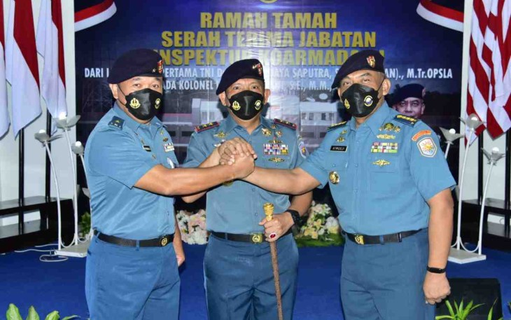 Usai sertijab Pangkoarmada III (tengah) berfoto bersama. Jum'at (13/05/2022)