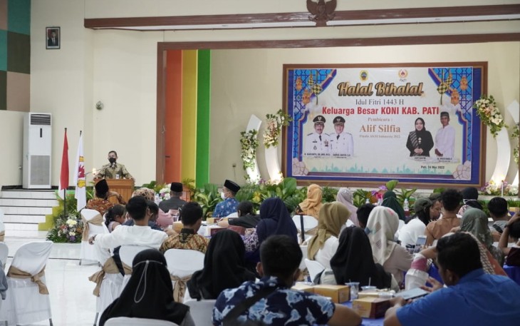 Bupati Haryanto saat menghadiri Halal Bi Halal Koni 