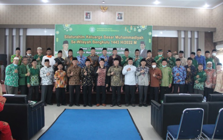 Foto bersama Gubernur Bengkulu, saat silaturahmi Idul fitri 1443 Hijriyah Keluarga Besar Muhammadiyah Bengkulu, Senin (16/5/2022)