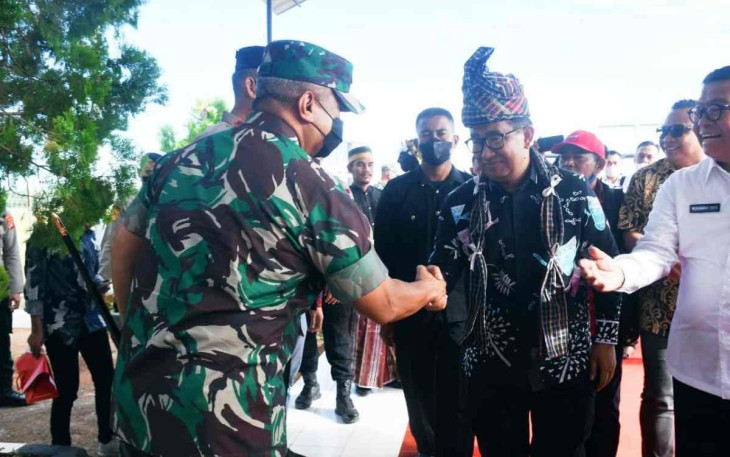 Danrem 142/Tatag menyambut langsung Pj. Gubernur Sulbar di Bandara Mamuju. Rabu (18/05/2022)