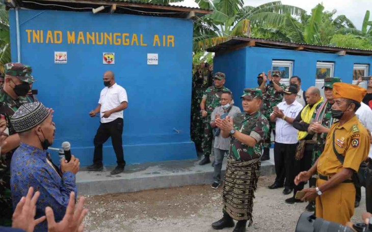Kasad saat meninjau sumur bor di NTT. Rabu (18/05/2022)