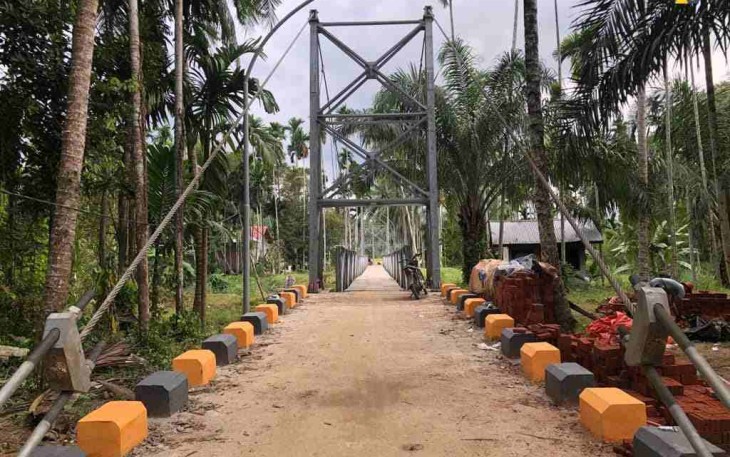 Jembatan gantung SORONG di kecamatan Kuta Cot Glie Aceh Besar