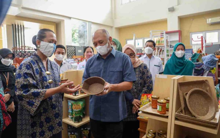 Menteri Teten saat memeriksa produk pelaku UMKM lokal di Yogyakarta. Jum'at (20/05/2022) 