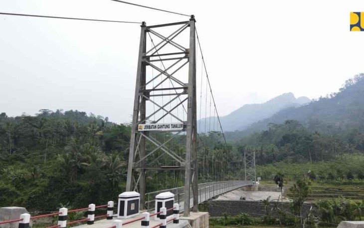 Jembatan gantung Tanalum di Kabupaten Purbalingga 