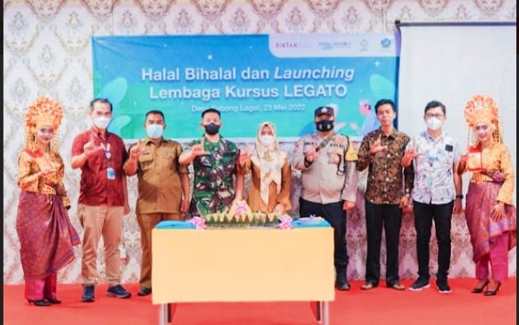 Foto Bersama manejemen PT Bintan Resort Cakrawala bersama Babinsa, Babinkamtibmas serta Kepala Desa