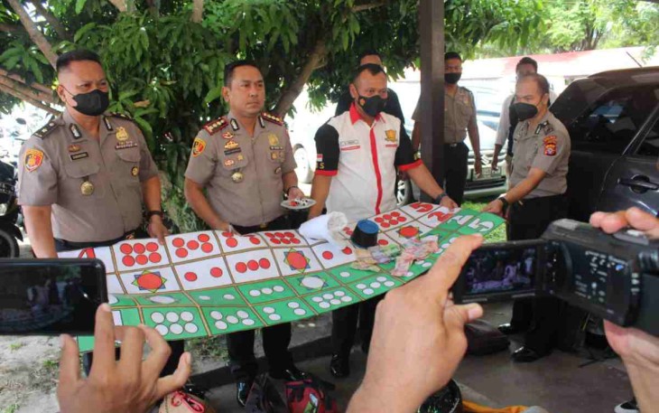 Polda Kalteng Amankan Bandar Dadu Gurak dan 20 Ekor Ayam