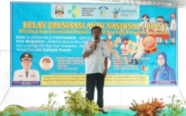 Bupati Pesisir Barat, Agus Istiqlal saat hadir dalam acara pencanangan bulan imunisasi anak nasional tahun 2022.