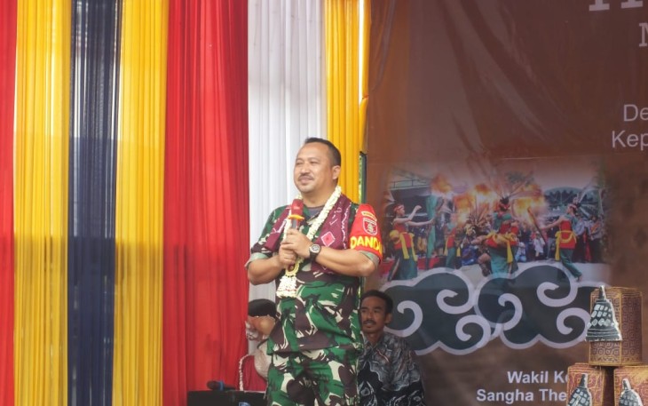 Dandim 1001/HSU-BLG saat menghadiri perayaan Waisak di desa Kapul