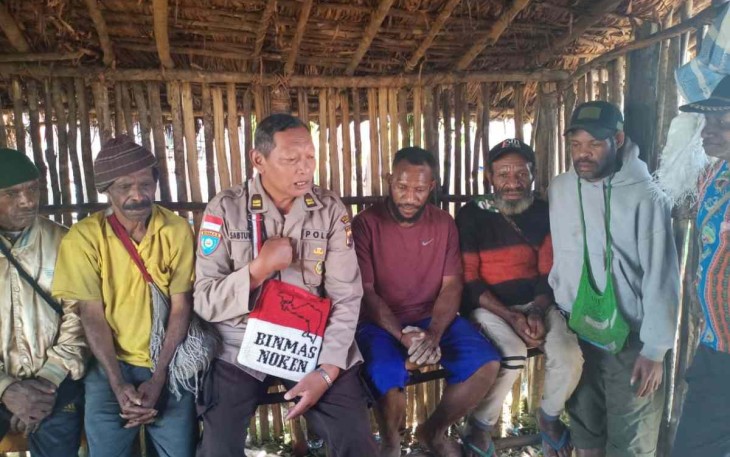 Iptu Sabtuwadji saat menyampaikan kita semua adalah saudara dan mari wujudkan kedamaian di kampung Balusu
