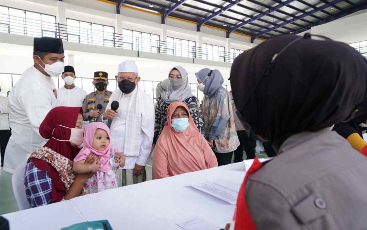 Wapres RI saat berdialog dengan tim medis dan masyarakat saat baksos kesehatan di Banten