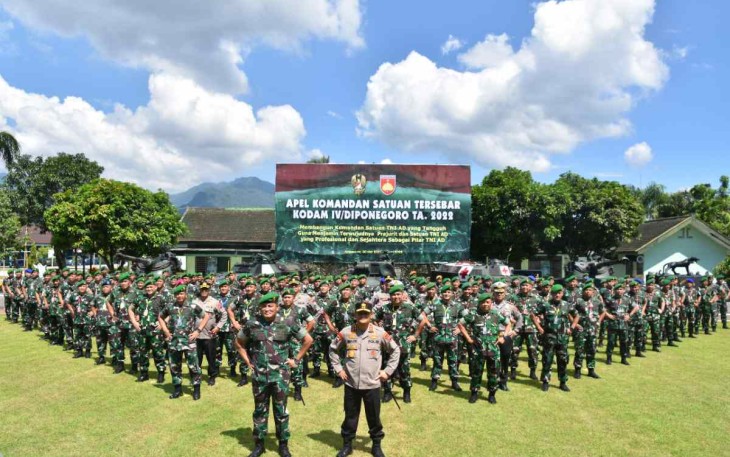 Pangdam IV/Diponegoro bersama Kapolda Jateng dalam Apel Dansat Kodam IV/Dip