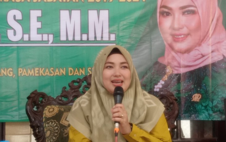 Anggota DPRD Jatim dapil XIV, Nurfitriana, saat reses, Selasa (31/5/2022).