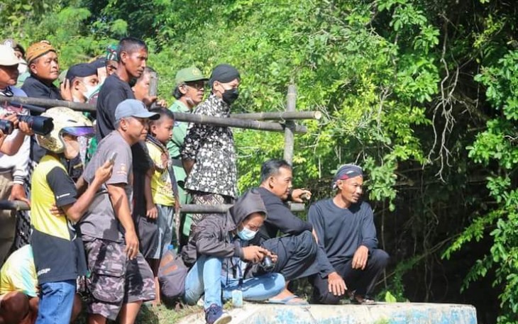 Bupati Trenggalek, Mochamad Nur Arifin, setelah melarung Kepala Kerbau, Nyadran Dam Bangong.