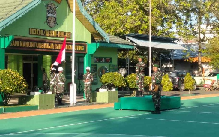 Kapten Arh Ahmad Yani pimpin upacara bendera