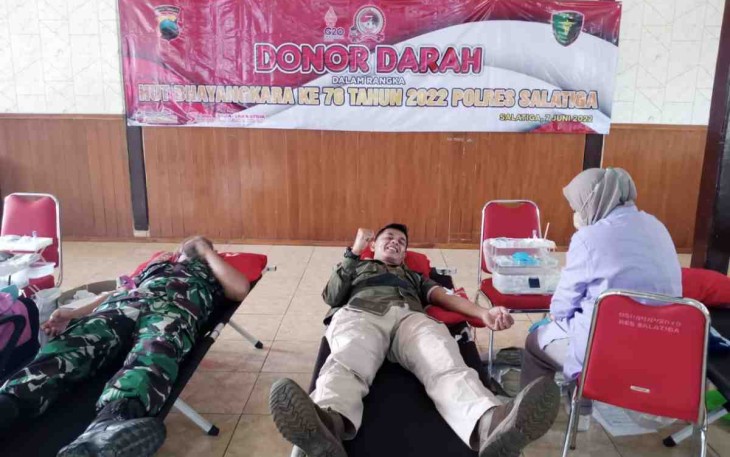Anggota Penrem 073/Mkt turut serta donor darah sambut HUT Bhayangkara