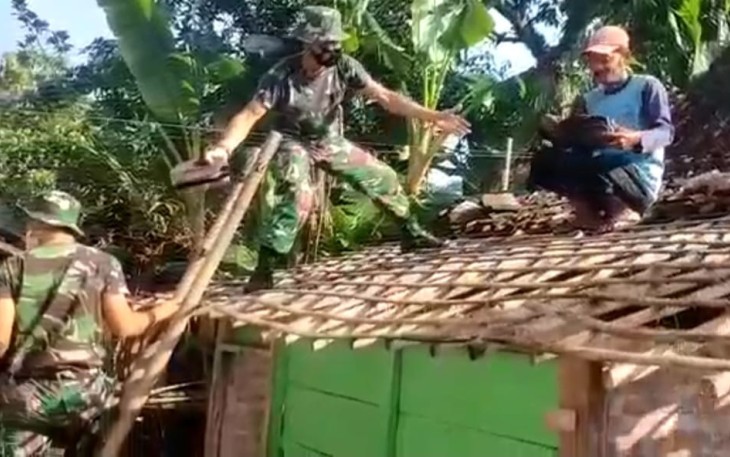 Serka Sampurno tak kenal lelah bantu rehab rumah warga binaannya