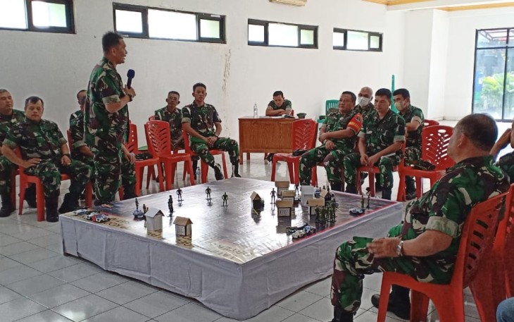 Latihan pengamanan VIP/VVIP prajurit Kodim 0505/JT