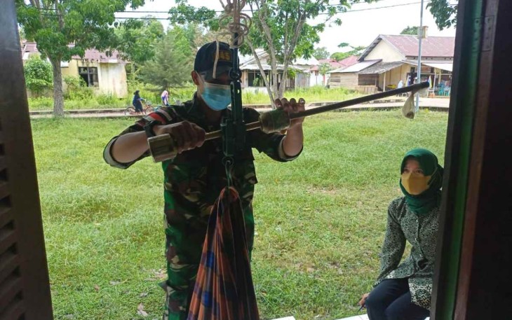 Satgas perbatasan bantu posyandu balita 