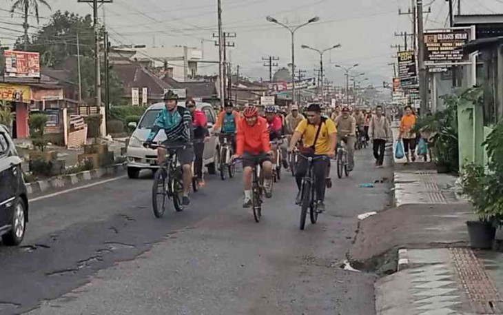 Sinergitas TNI-POLRI fun bike sambut hari Bhayangkara Ke-76 di Kabupaten Dairi
